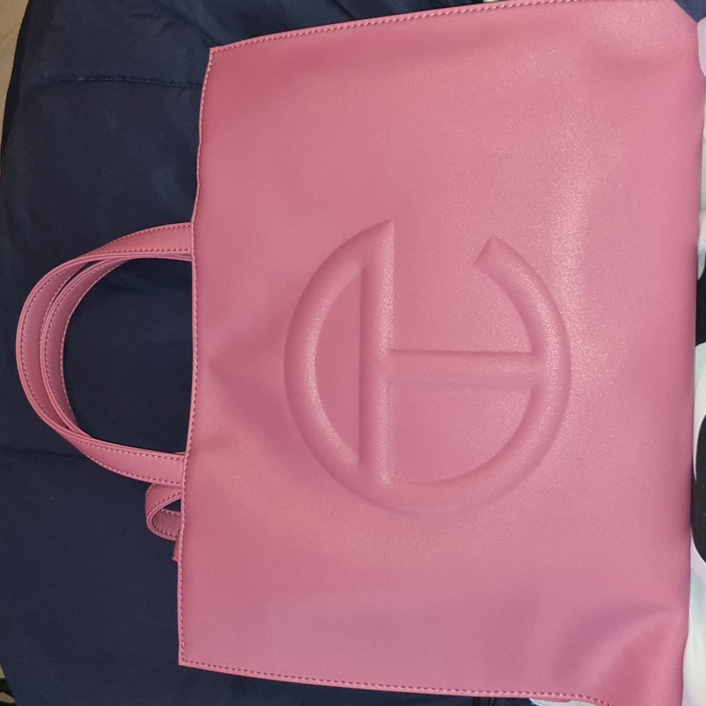 Medium Telfar shopping bag